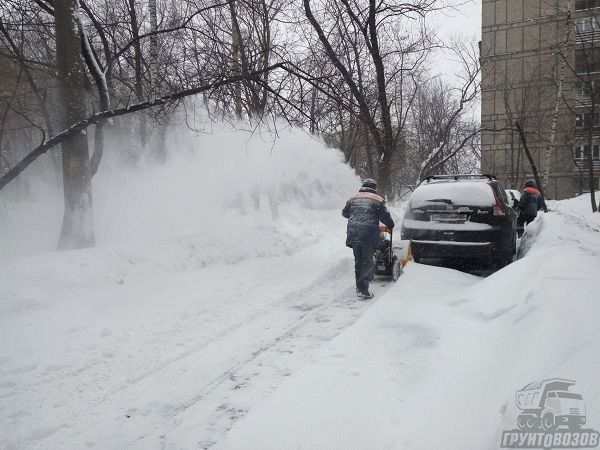 Уборка снега с помощью специальных машин